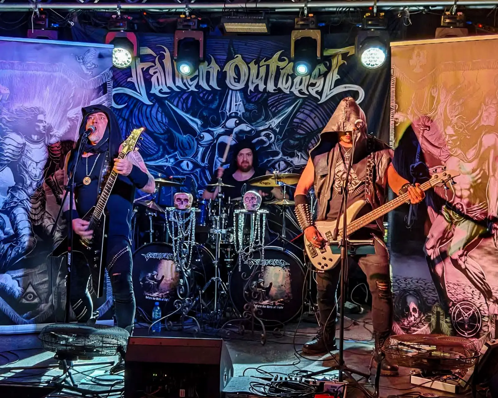 Fallen Outcast live #1