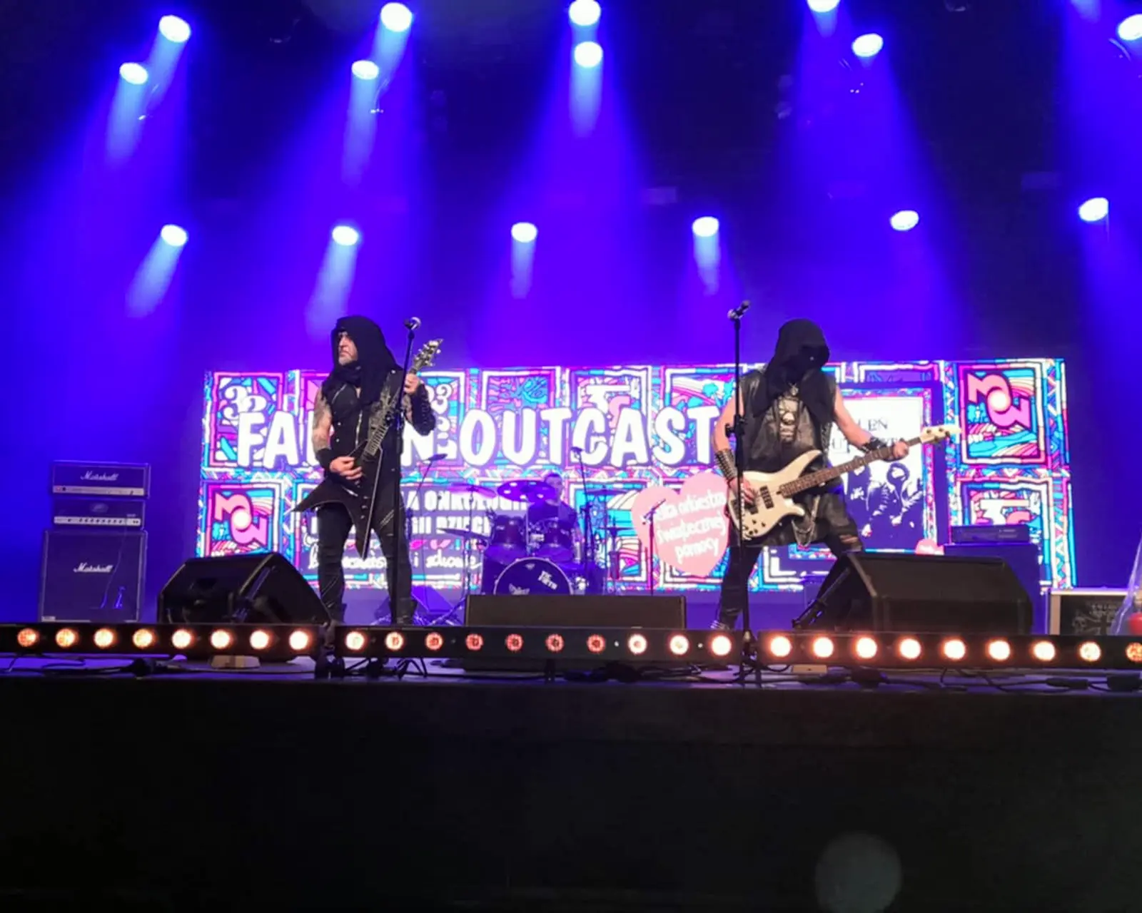 Fallen Outcast live #18