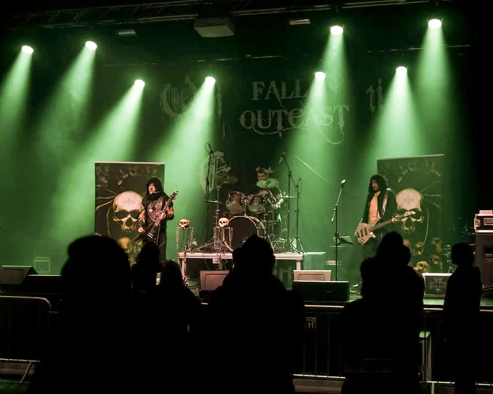 Fallen Outcast live #2